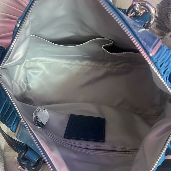 🎁COACH-BEAUTIFUL HAND BAG NEW🎁THIS COLOR IS AMAZING. NWT 🎁 - Picture 9 of 13